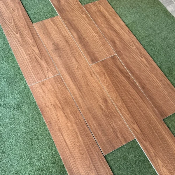 Cedro Oscuro 20×100CM 1.20m2 – Tablón porcelanato