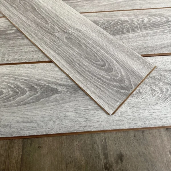 PISO LAMINADO 4270 – 2.911m2 – 1.219×19.9cm